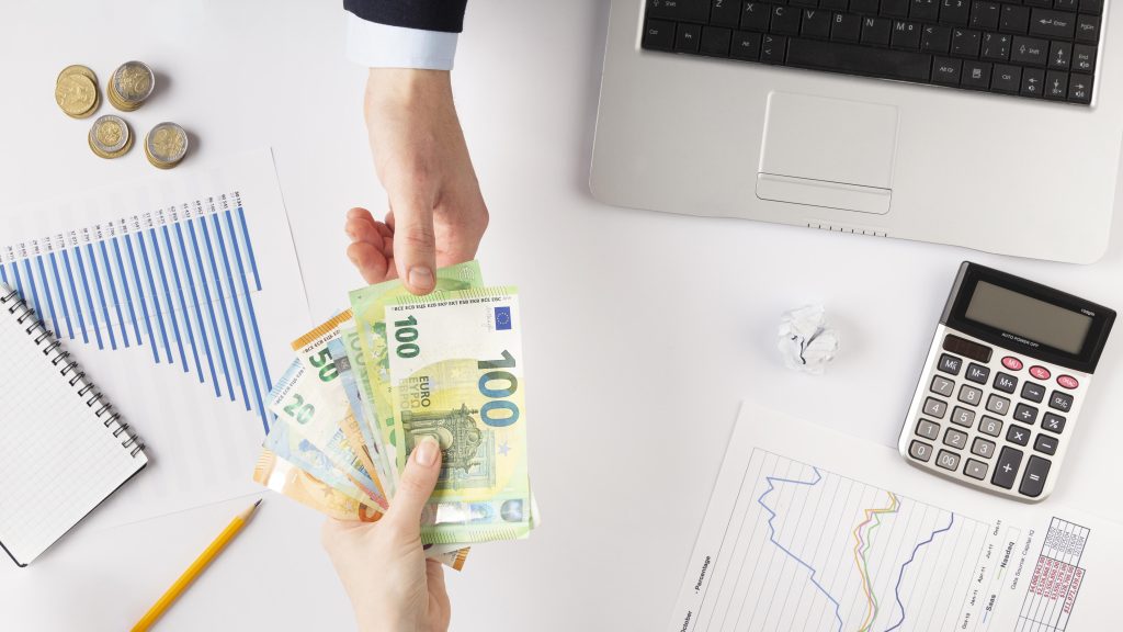 7 Reasons to use a foreign exchange service for currency transfers
