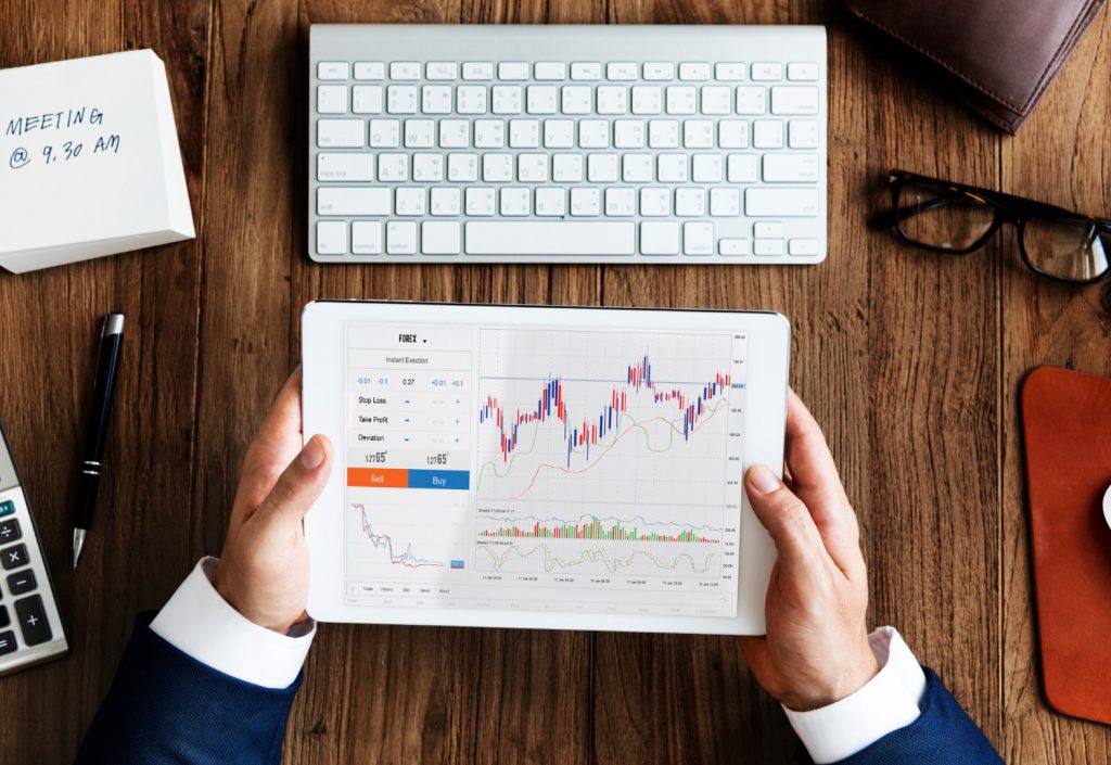 How Forex Hedges Against Currency Risk in International Investments